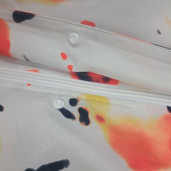 Women's UA RECOVER Woven Upstream Camo Jacket Size Large Orange White‎ Black NWT - Picture 11 of 11